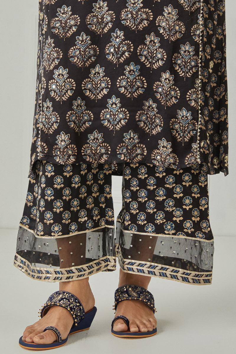 Zubeida Farheen Ajrak Modal Kurta