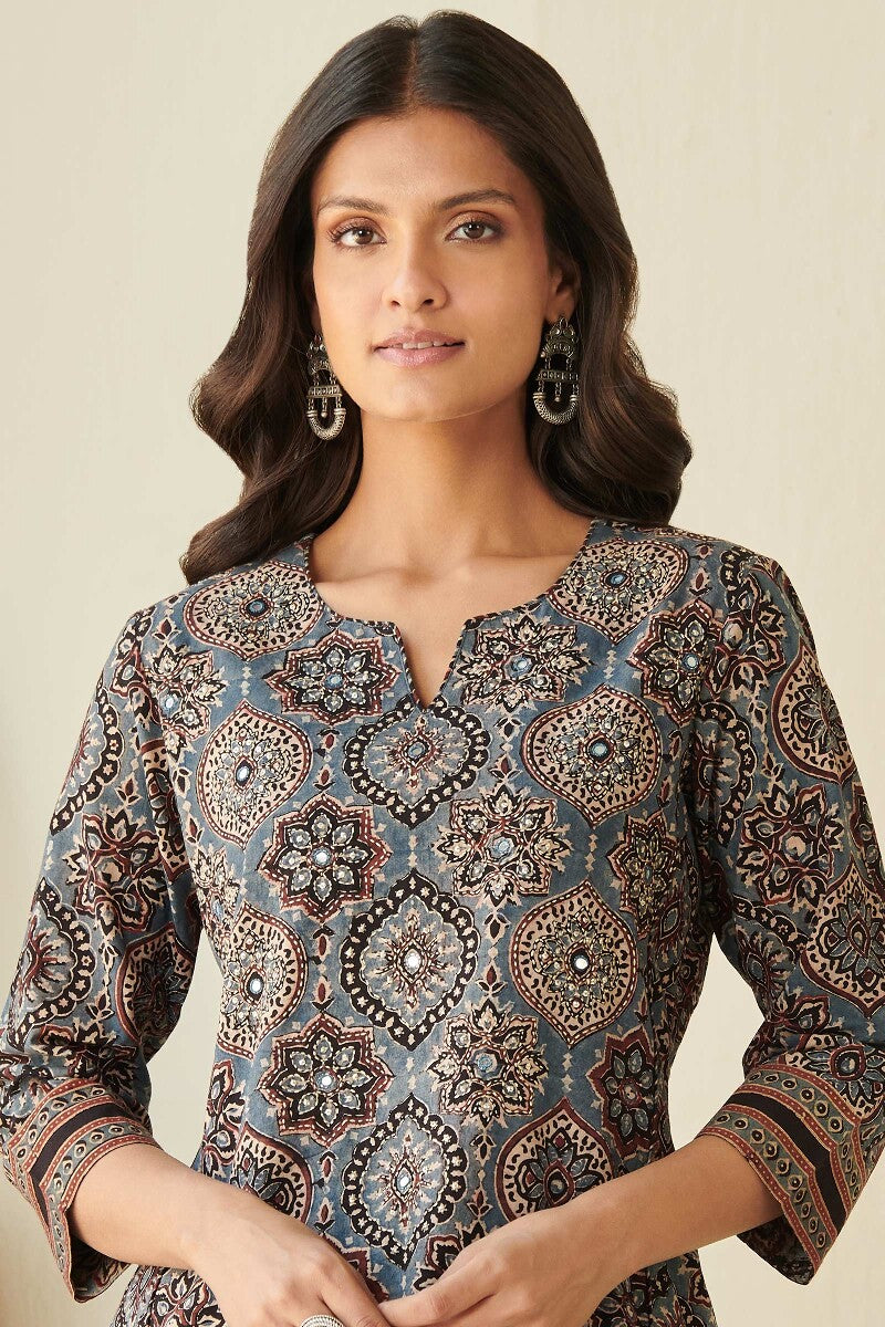 Sehra Rumaisa Ajrak Kurta