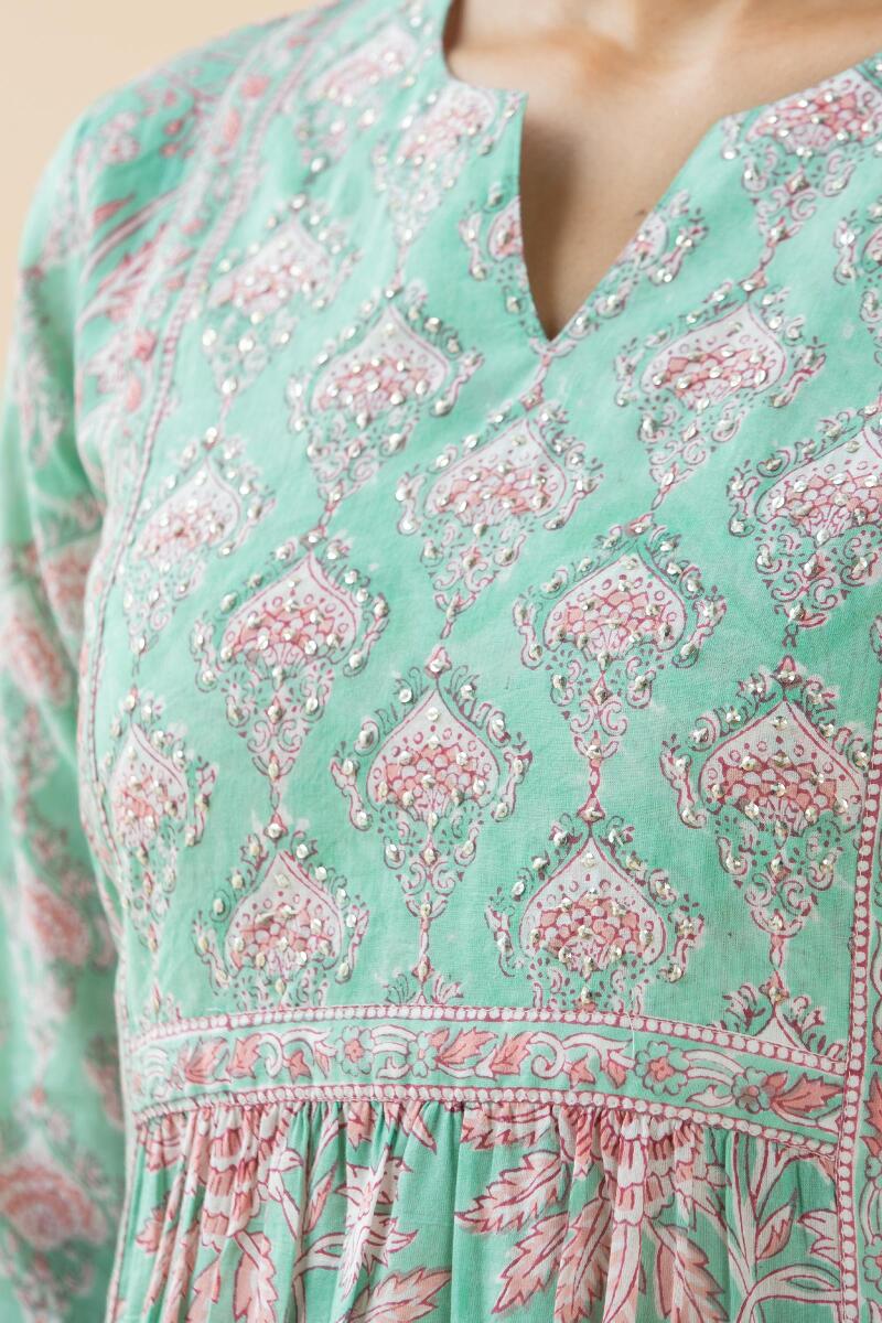 Roz Meher Nusrat Kurta