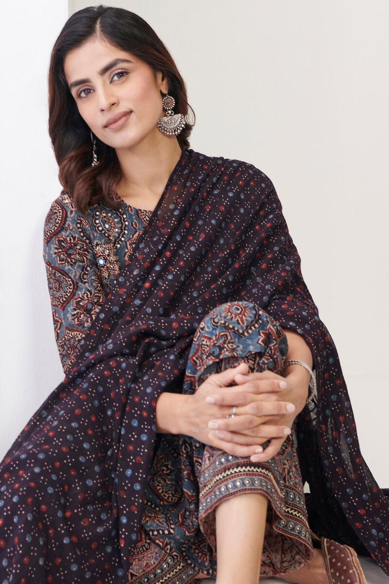 Sehra Rumaisa Ajrak Dupatta