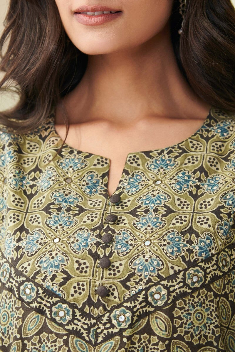 Sehra Farhat Ajrak Kurta