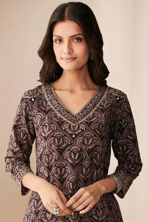 Sehra Nafiya Ajrak Kurta