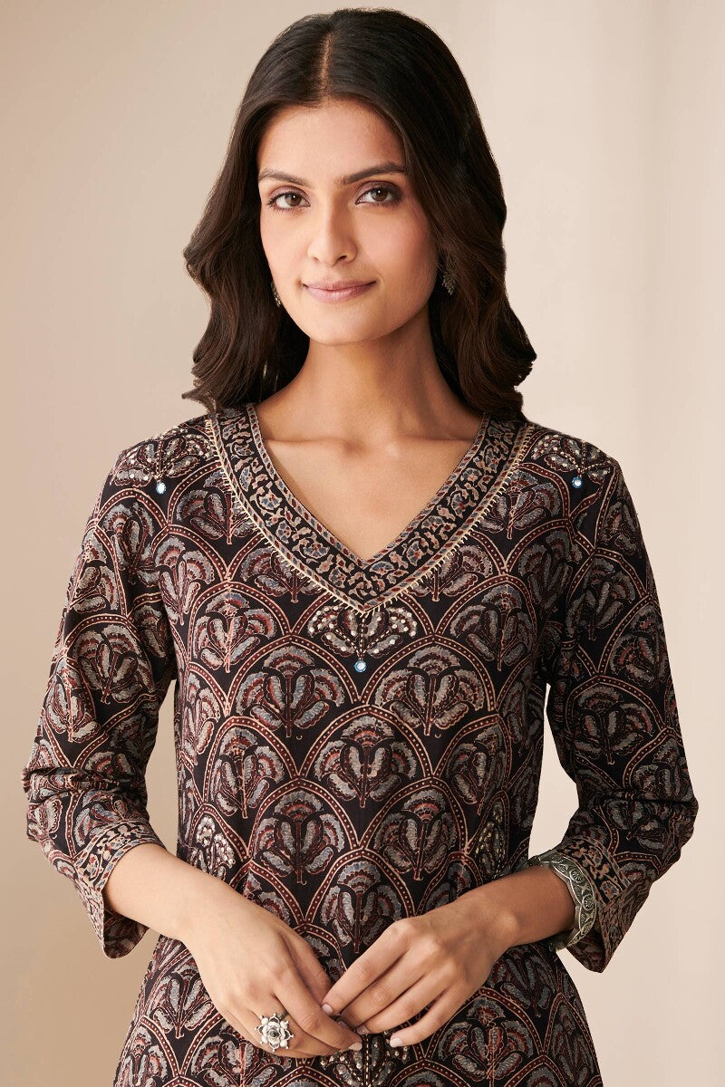 Sehra Nafiya Ajrak Kurta