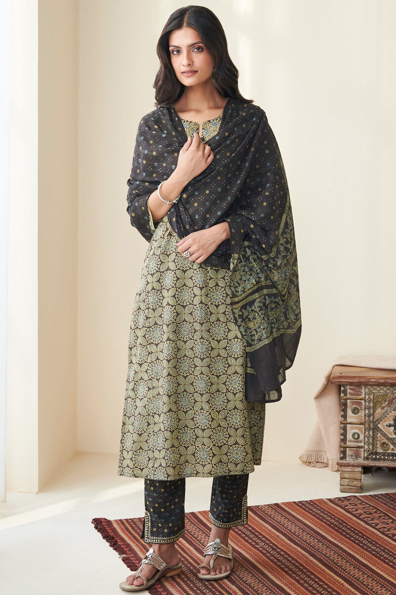 Sehra Farhat Ajrak Kurta