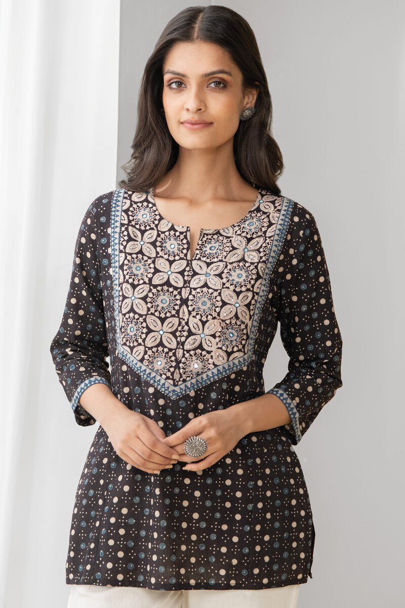 Sehra Mehnaz Ajrak Top