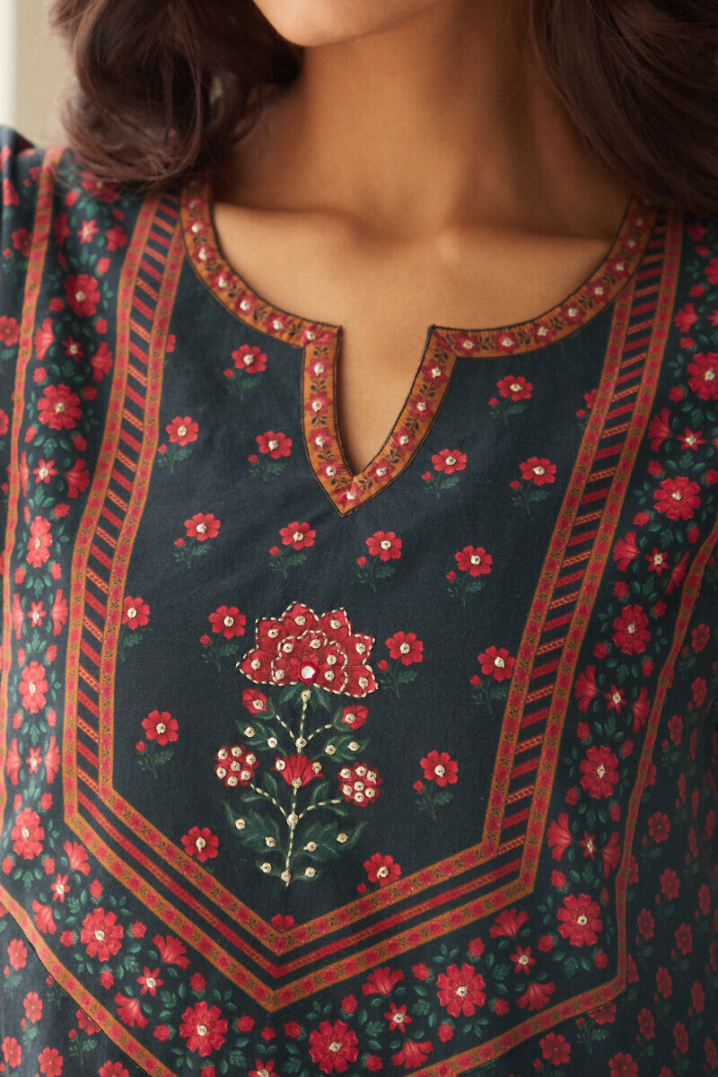 Mahnoor Zahira Kurta