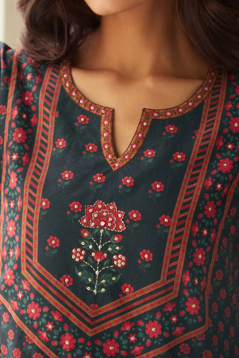 Mahnoor Zahira Kurta