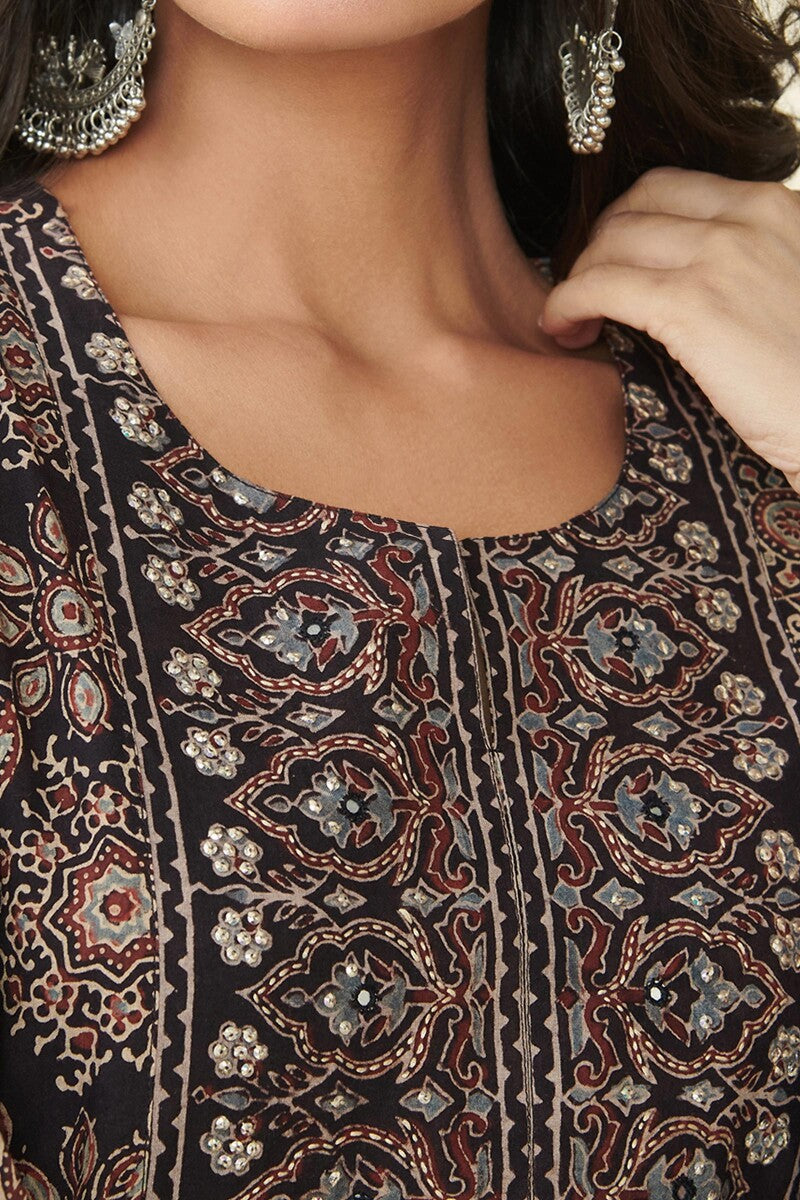 Sehra Yasmina Ajrak Kurta