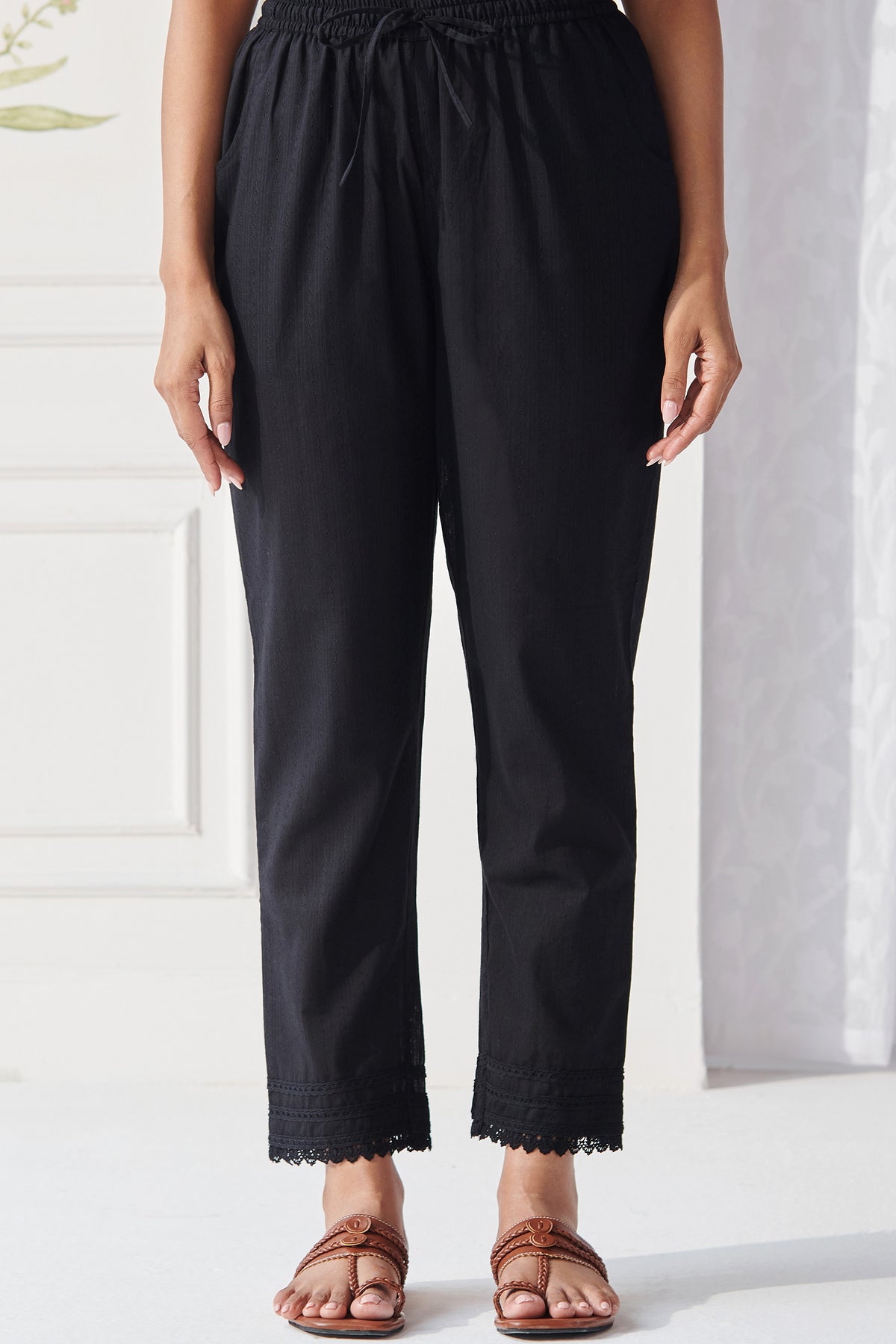 Mumtaz Nohreen Black Narrow Pants