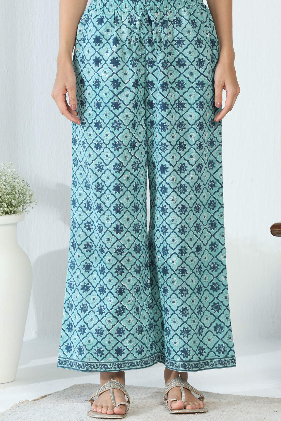 Surplus: Neelofar Zeinab Sanganeri Farsi