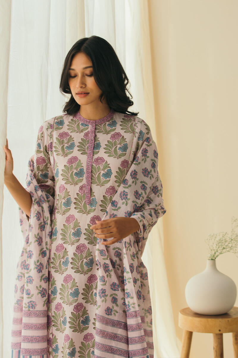 Gulbarg Fareena Kurta