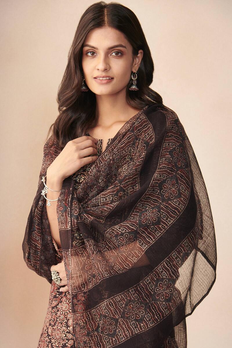 Sehra Yasmina Ajrak Dupatta