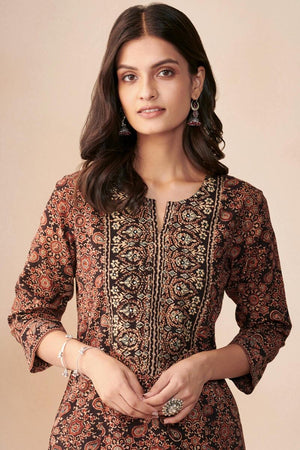 Sehra Yasmina Ajrak Kurta