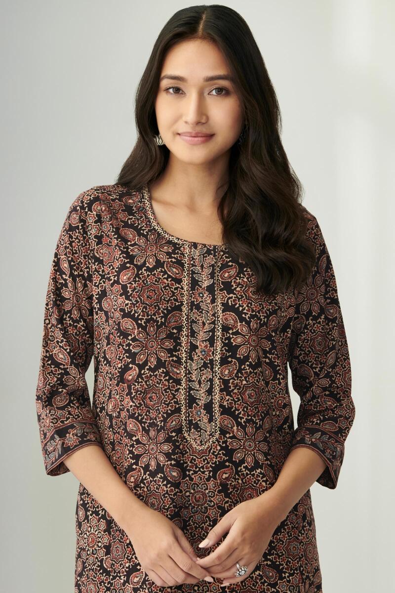 Sehra Farheen Ajrak Kaftan