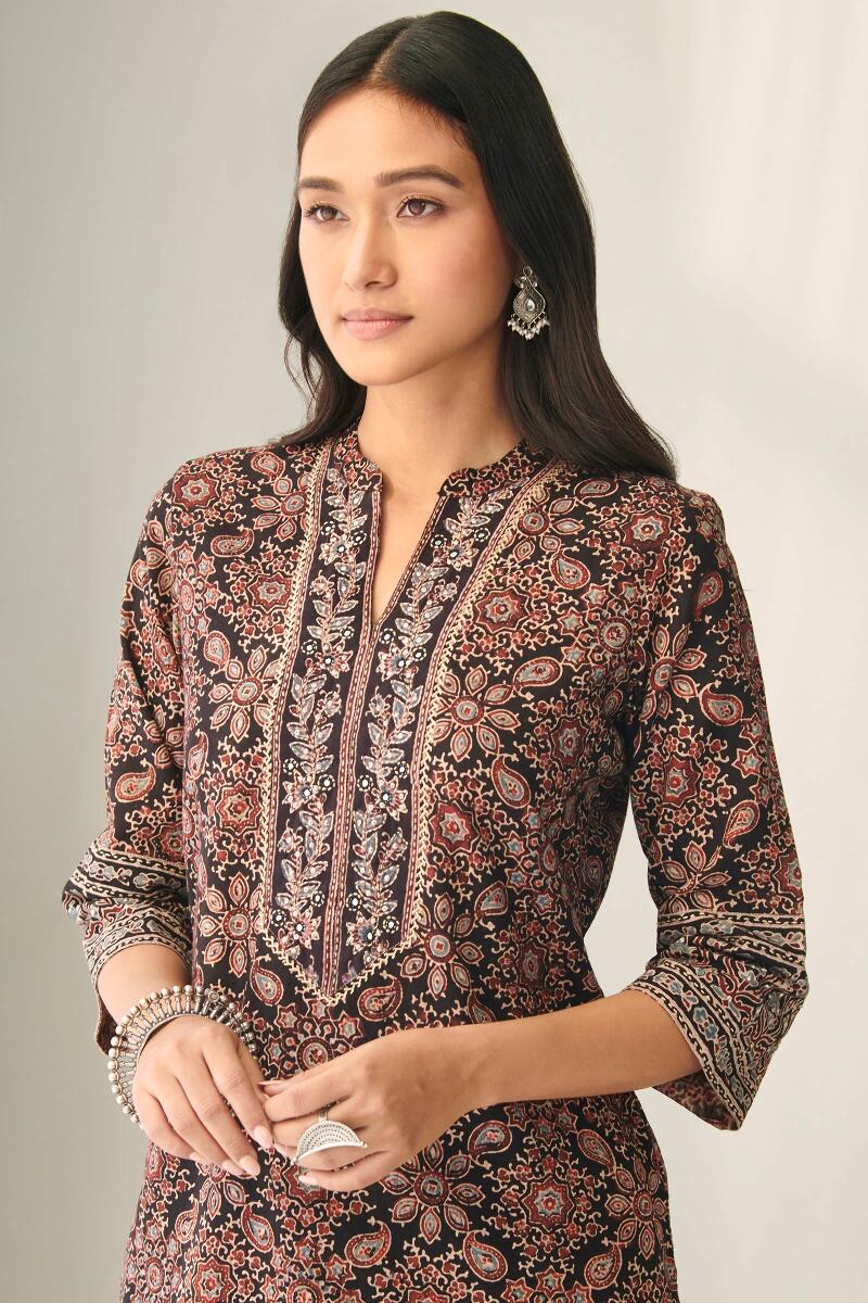Sehra Farheen Ajrak Kurta