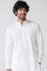 Zaid Vivaan White Ram Buta Kurta