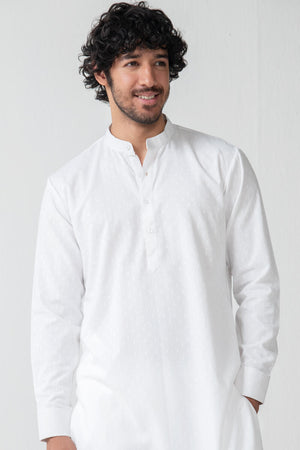 Zaid Vivaan White Ram Buta Kurta