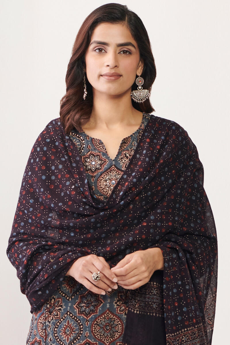 Sehra Rumaisa Ajrak Dupatta