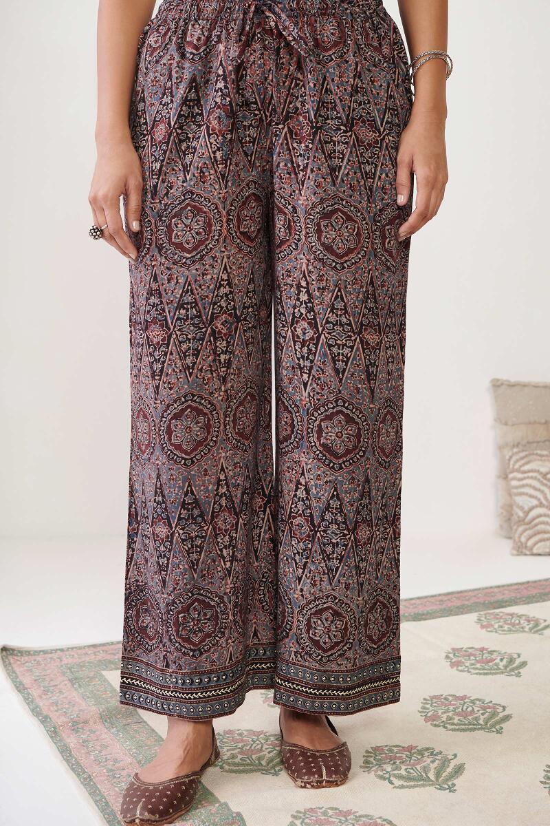 Sehra Rumaisa Ajrak Farsi