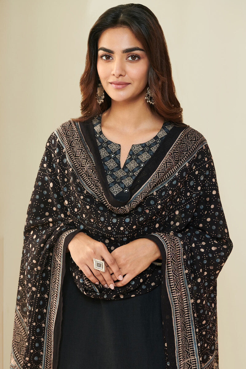 Naadirah Zeenat Ajrak Cotton Dobby Dupatta