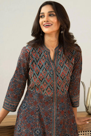 Sehra Nikhat Ajrak Kurta