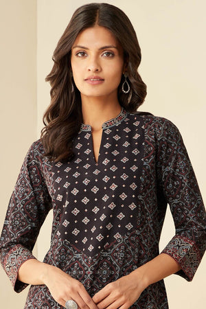 Sehra Rabia Ajrak Kurta