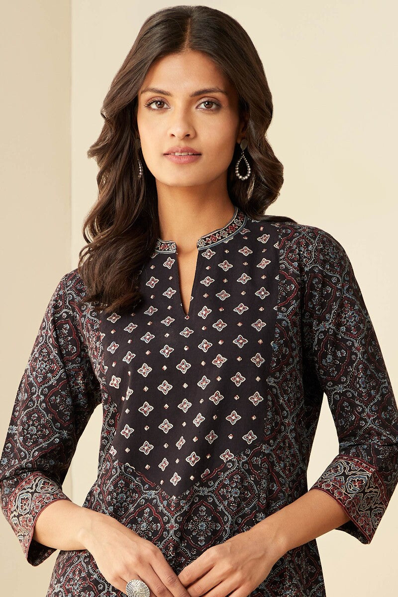 Sehra Rabia Ajrak Kurta