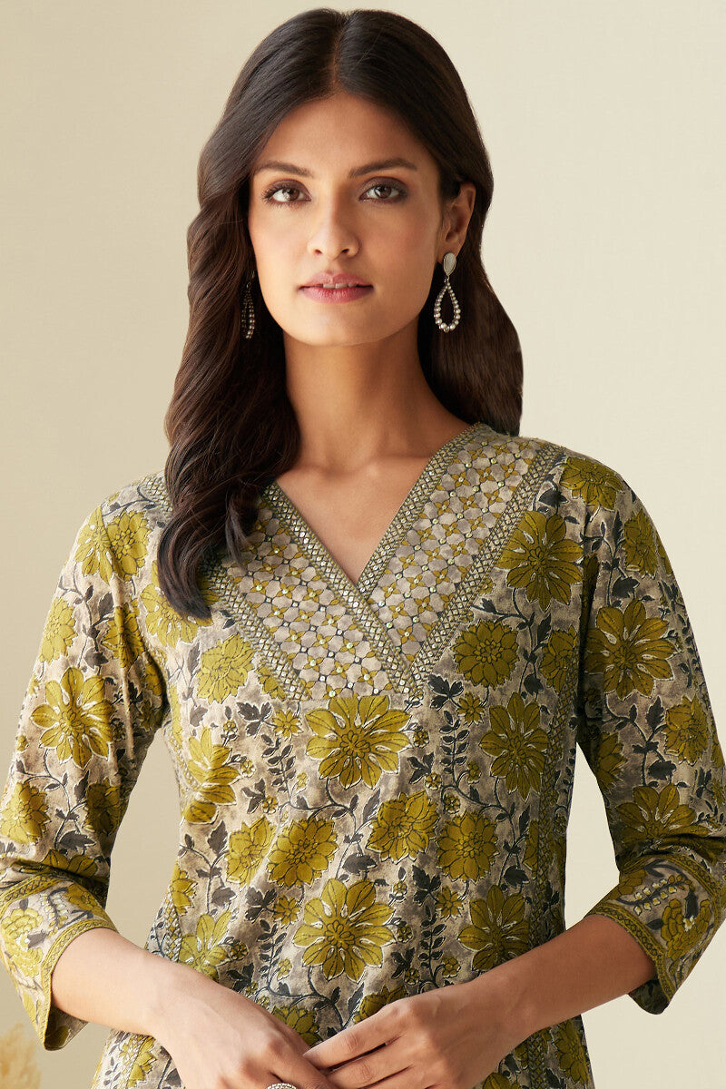 Gauhar Nadia Kurta