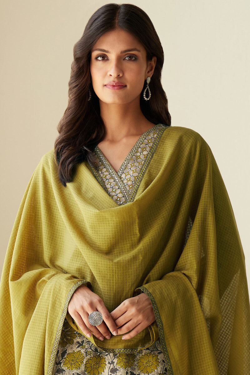 Gauhar Nadia Dupatta