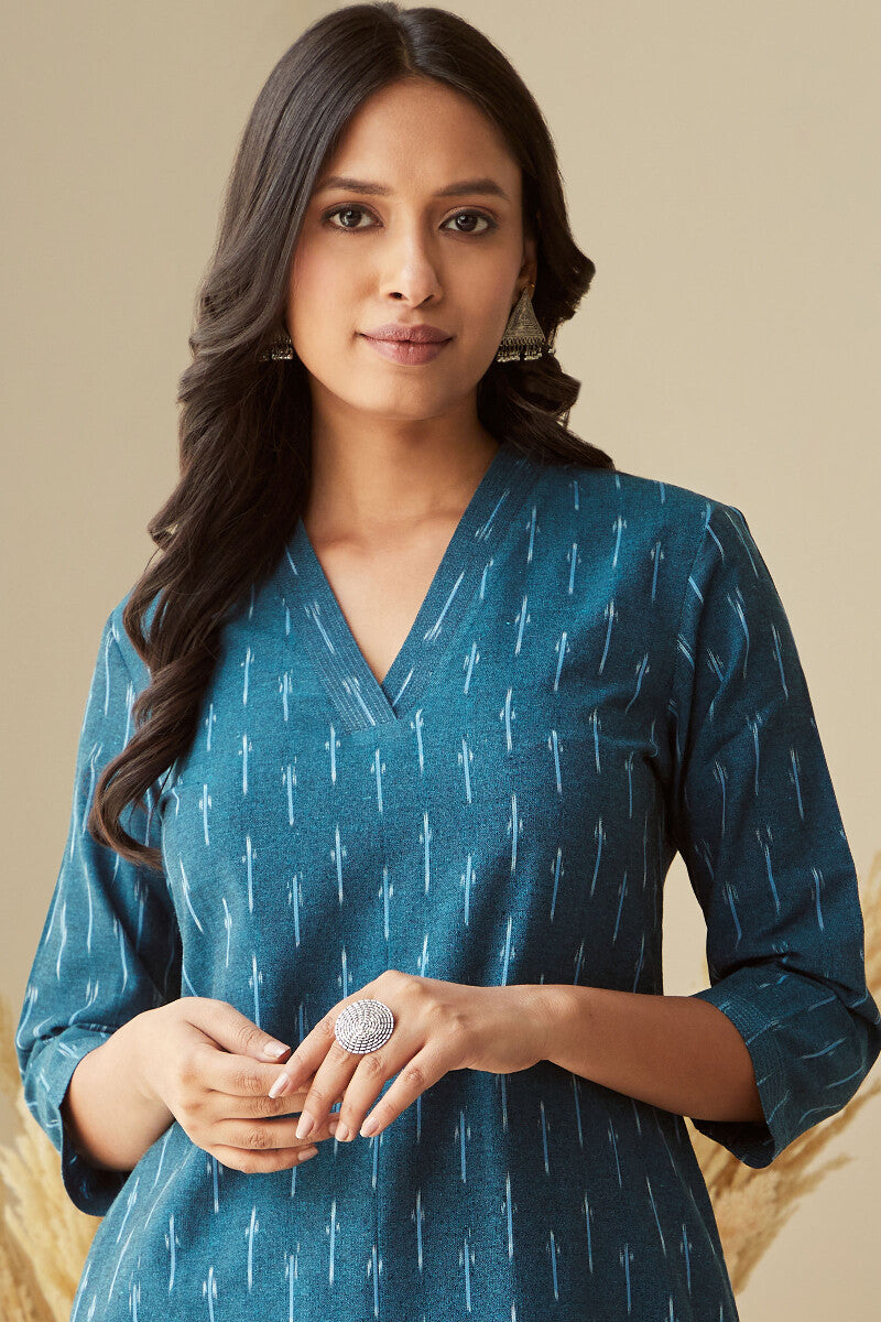 Surplus: Gulbarg Rumaisa Blue Ikat Kurta