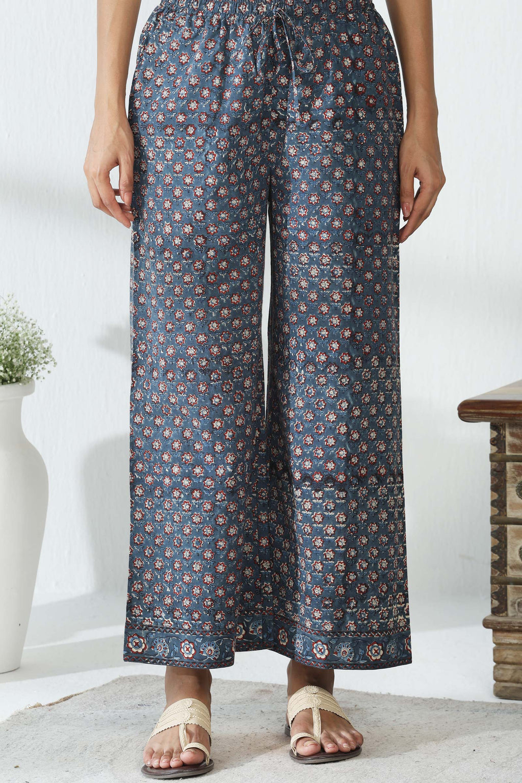 Surplus: Sehra Afsana Bagru Farsi