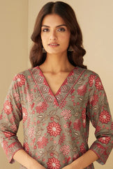 Mahnoor Laila Kurta