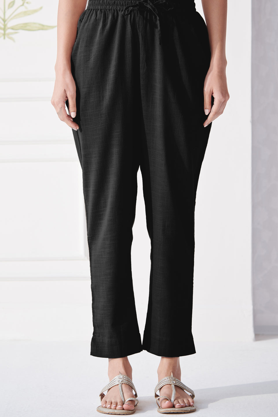 Roza Shaira Black Narrow Pants