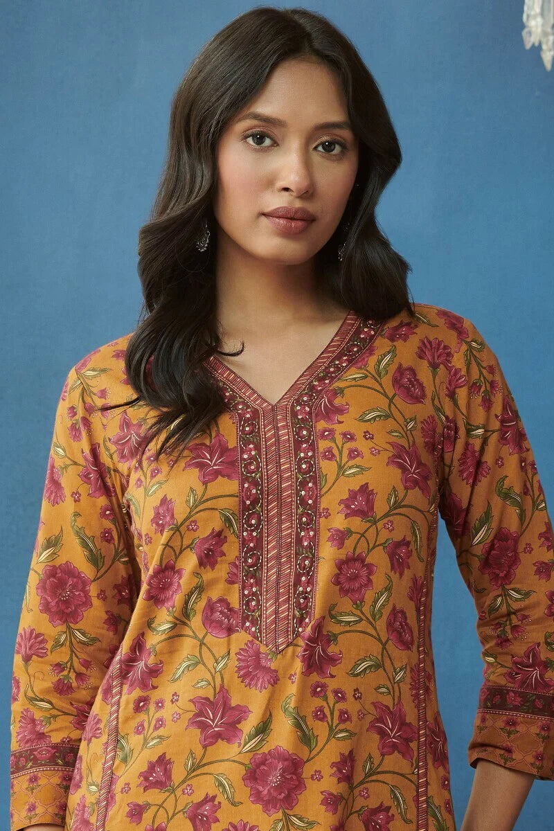 Surplus: Mahnoor Amyra Kurta