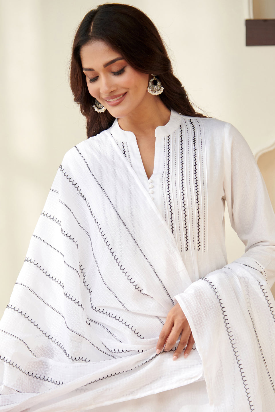 Kashida Parisa White Dupatta