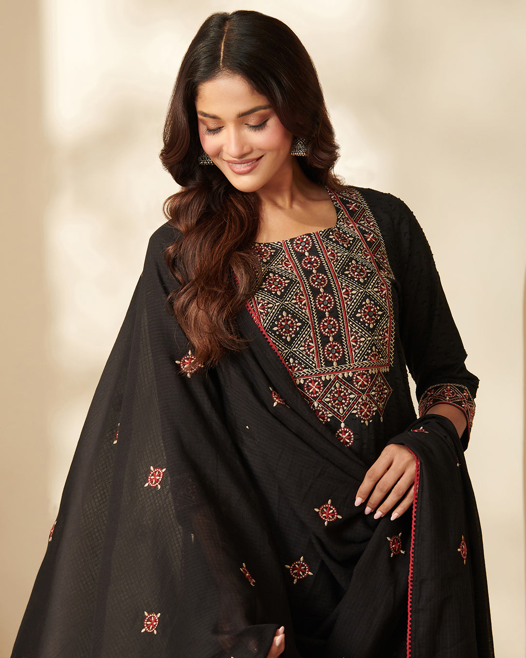 Mehraab Safiya Black Dupatta