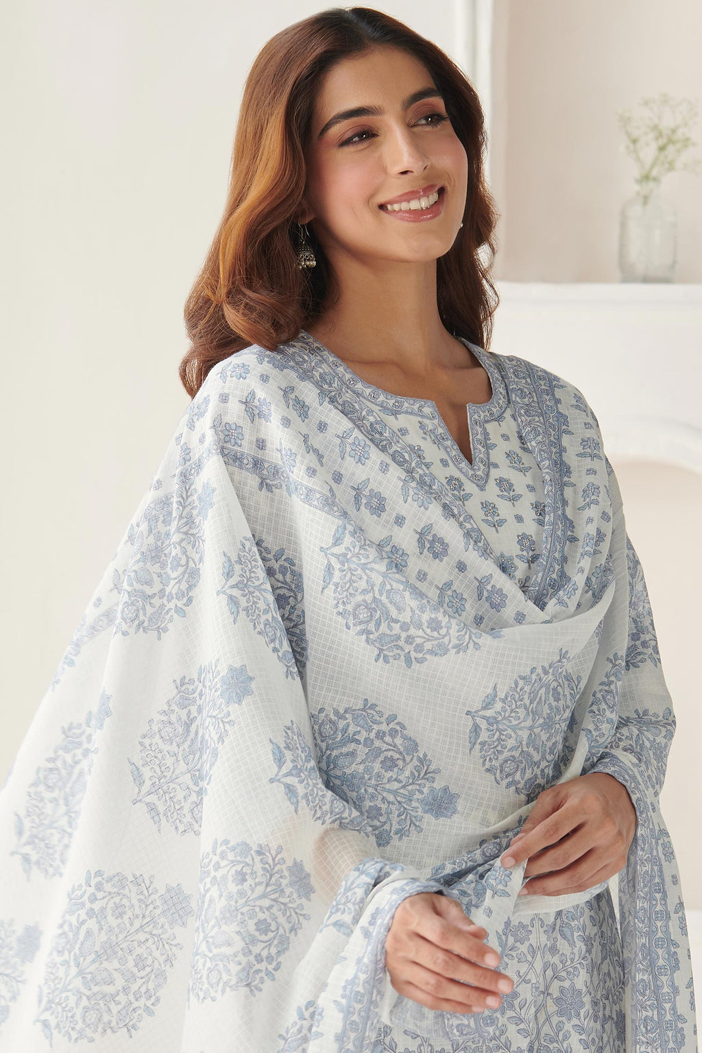 Neelofar Afra Dupatta
