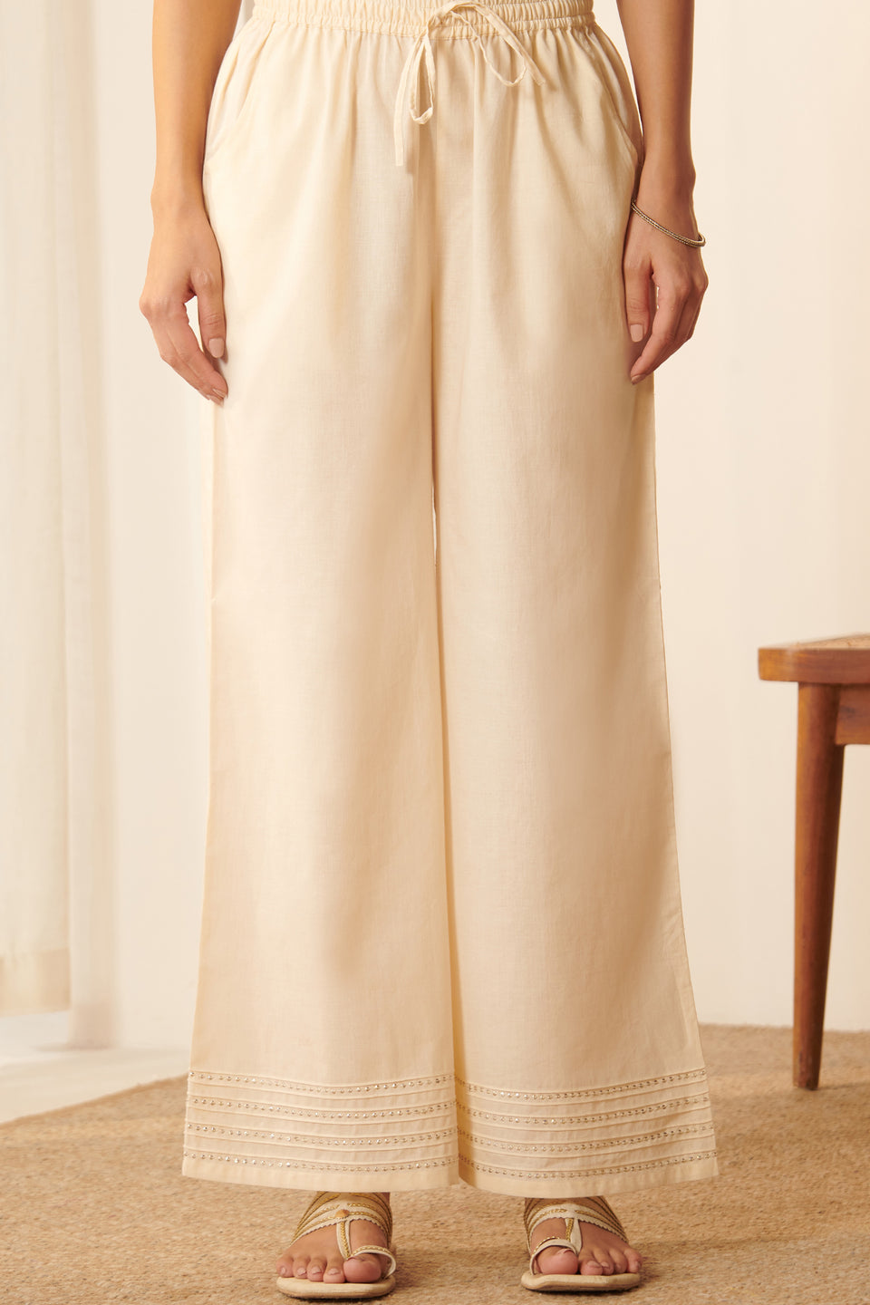 Roza Sufiya Off White Farsi