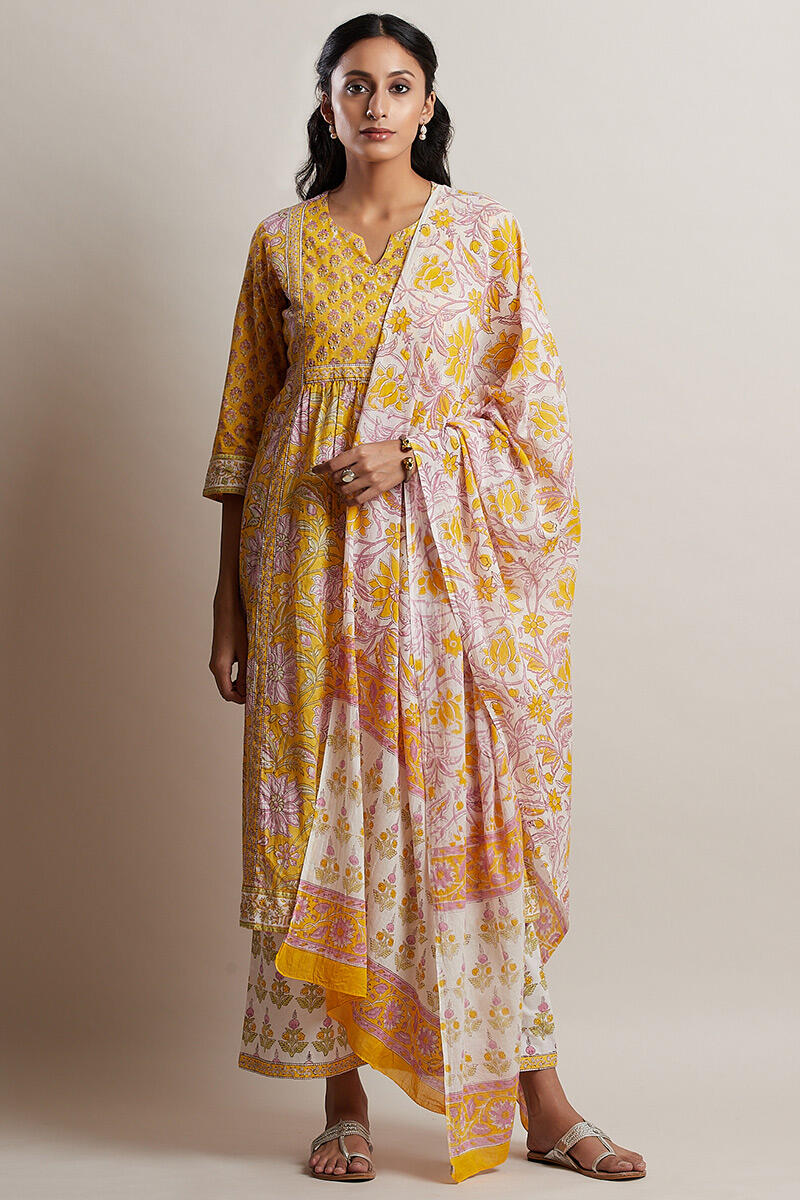 Nafees Zohra Dupatta