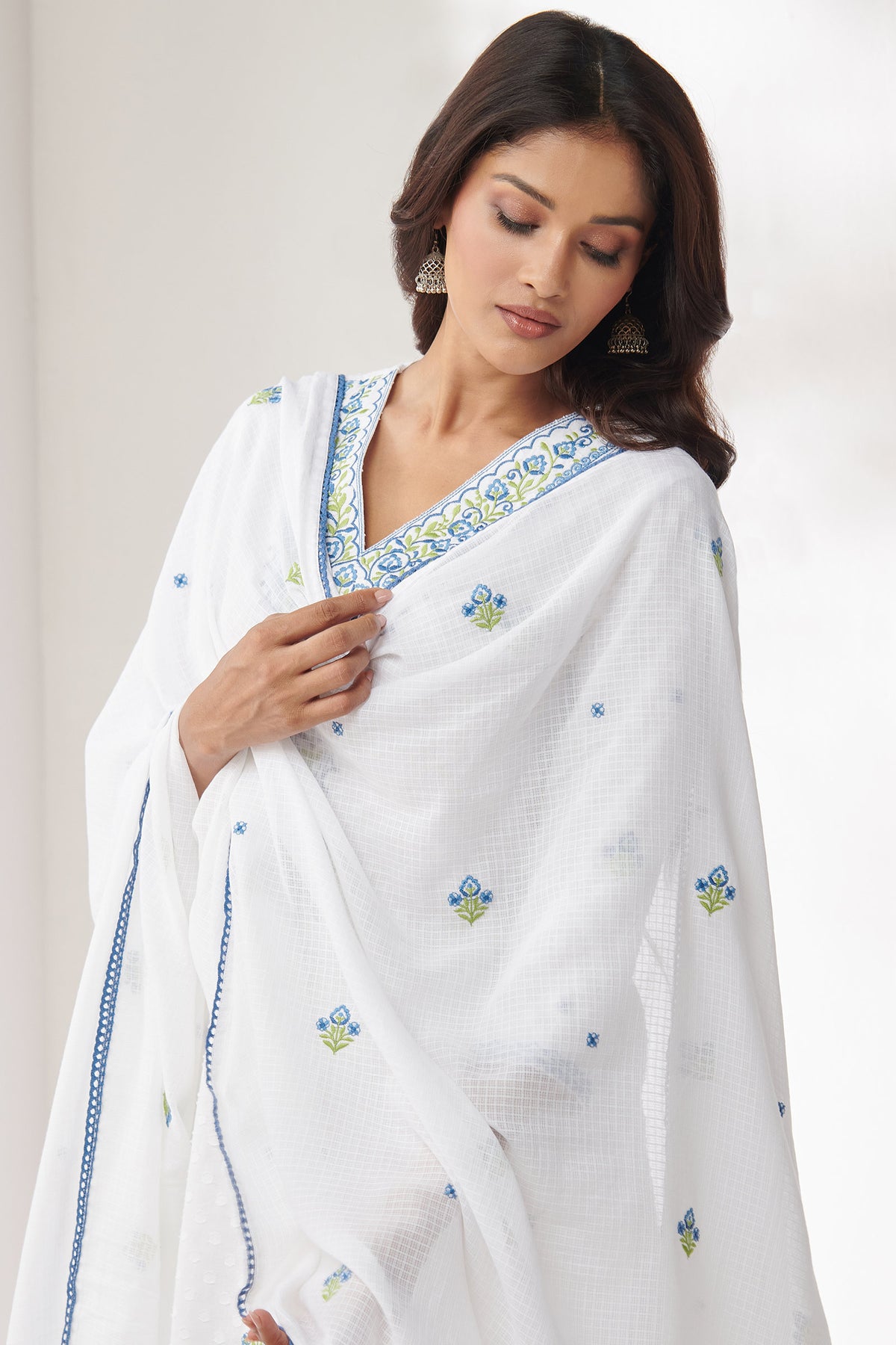 Mehraab Samaira White Dupatta