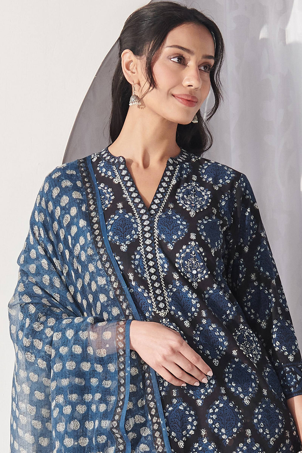 Surplus: Sehra Jasmina Bagru Kurta