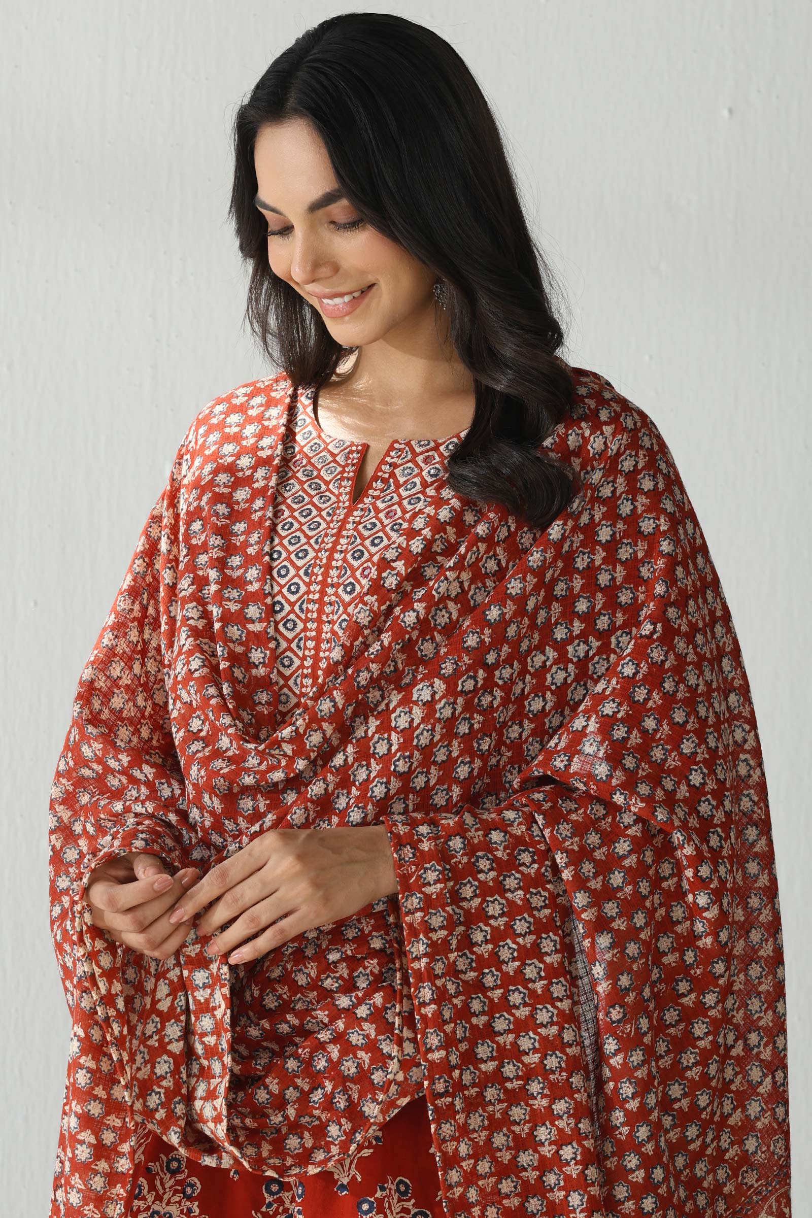 Sehra Kainat Bagru Dupatta