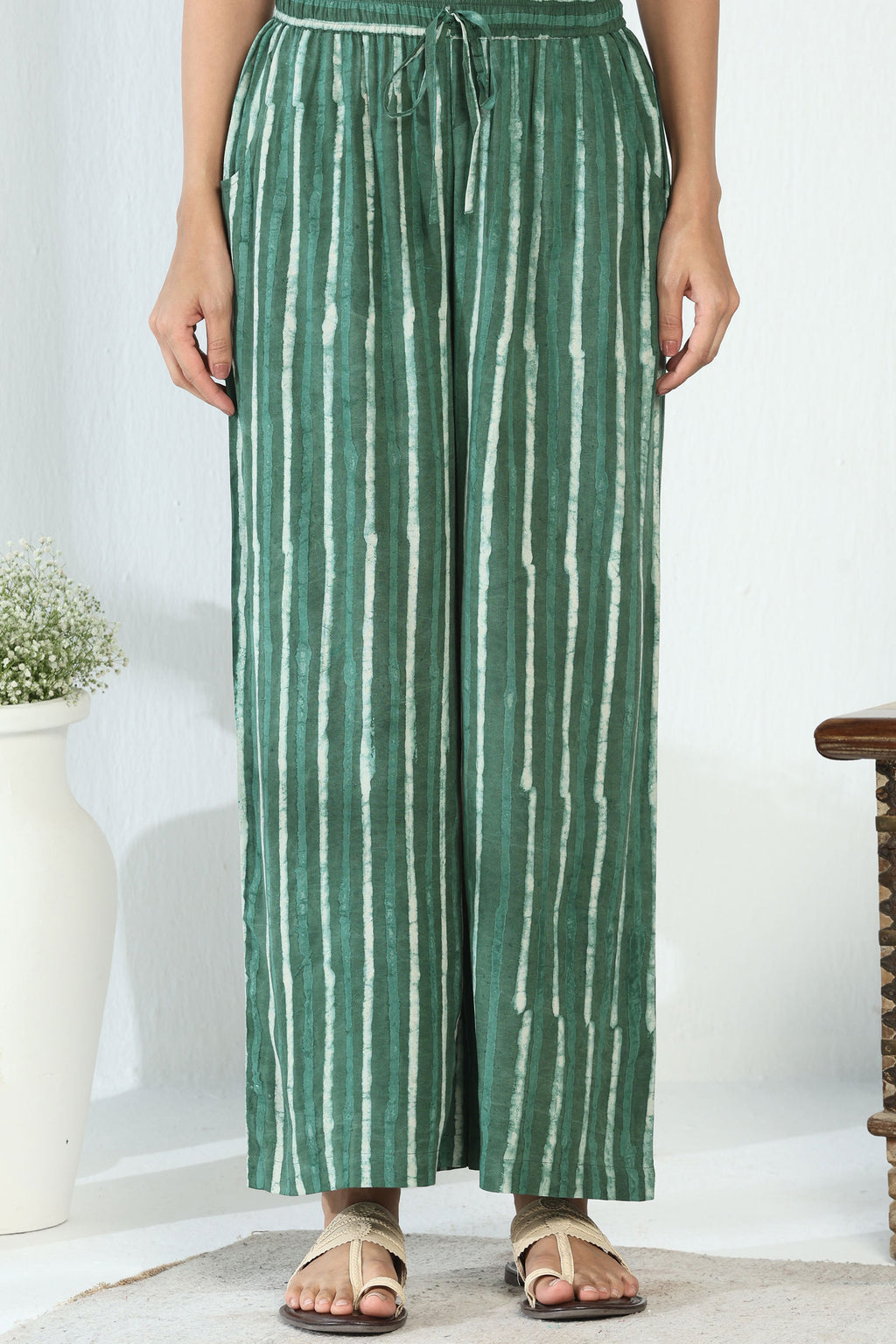 Sehra Raahat Dabu Farsi