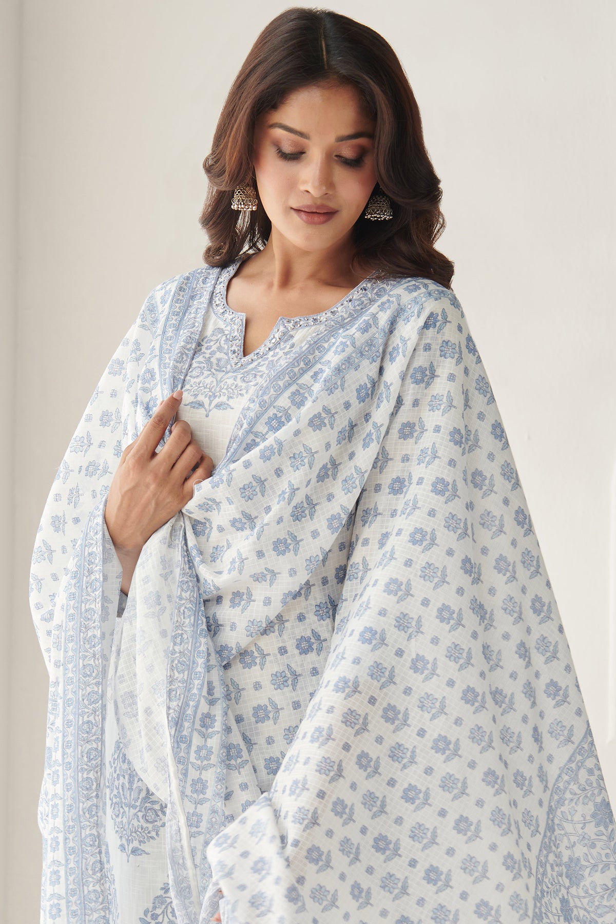 Neelofar Omaira Dupatta