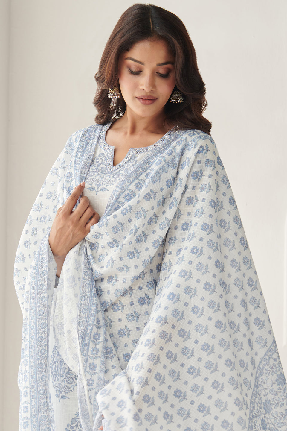 Neelofar Omaira Dupatta