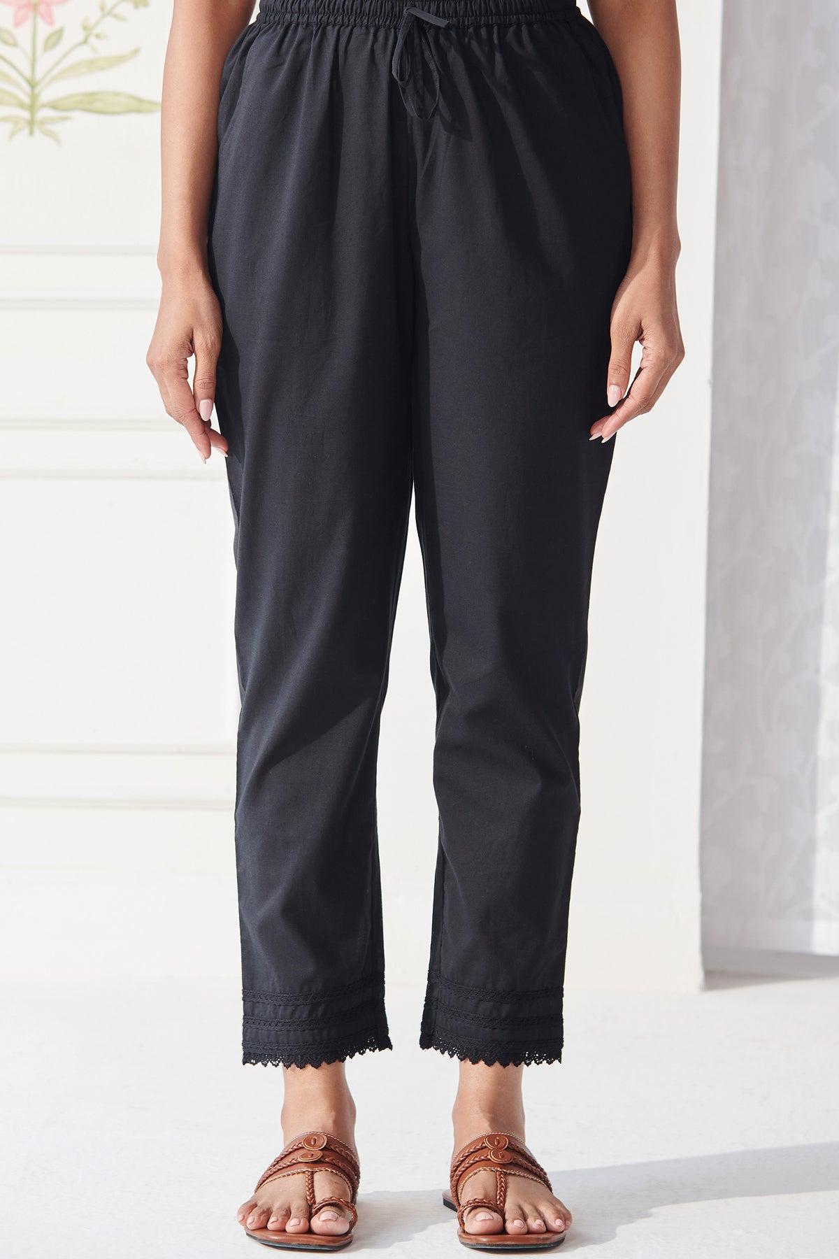 Roza Ferhia Black Narrow Pants