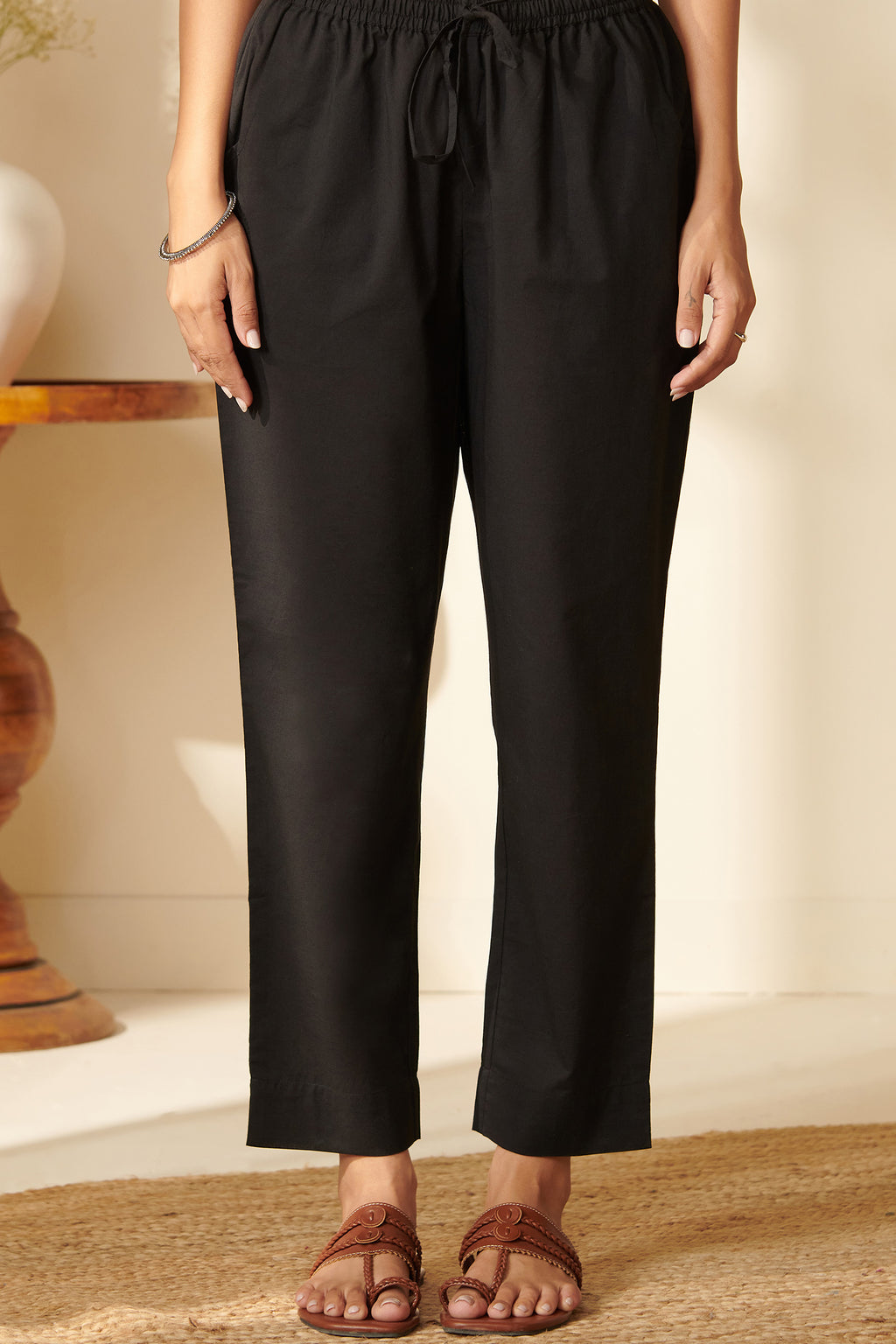Roza Alya Black Narrow Pants