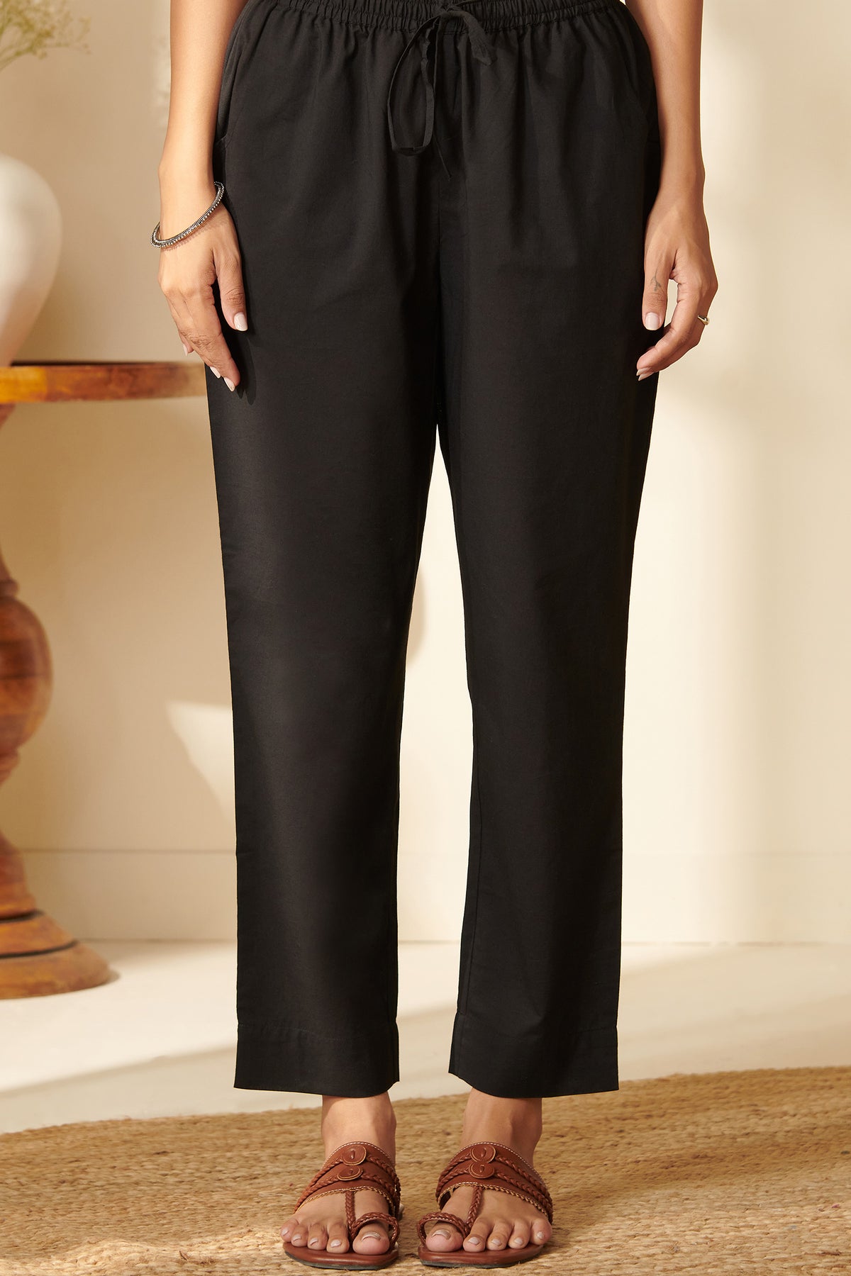 Roza Alya Black Narrow Pants
