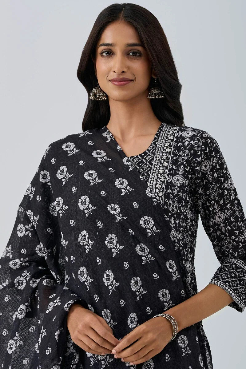 Surplus: Mumtaz Rehmat Dupatta
