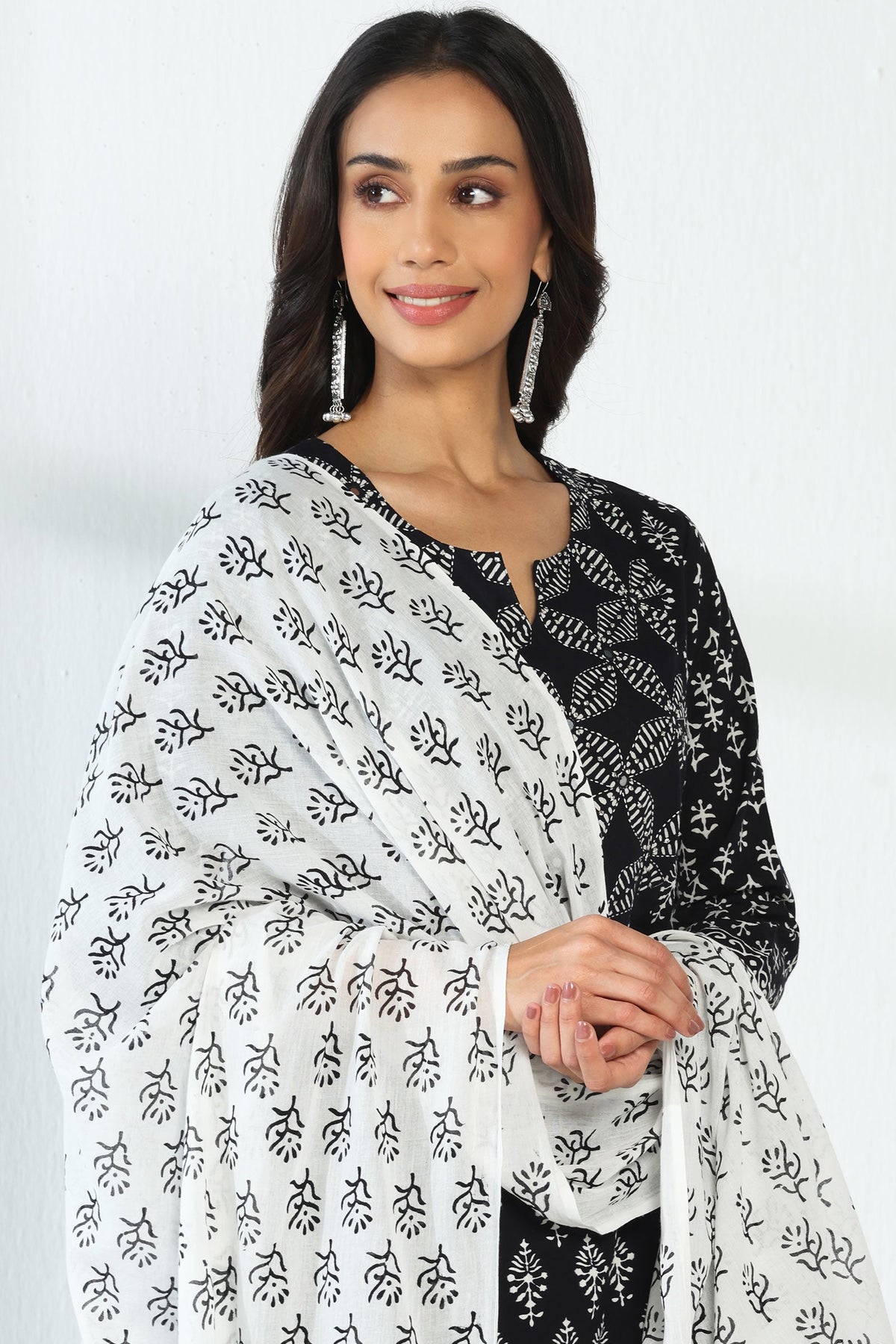 Surplus: Mirza Ameera Dupatta